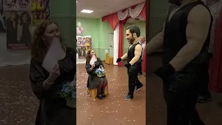 на день рождения пришёл Артур Пирожков 🤣🤣🤣 🎁