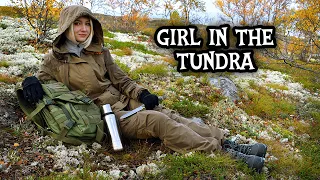 GIRL ALONE IN THE TUNDRA | hiking, harvesting berries, autumn