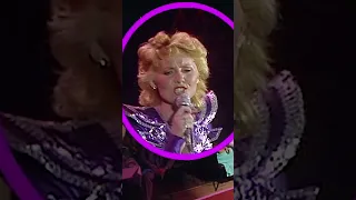 Lulu performing "Summer Love" on her show in 1981