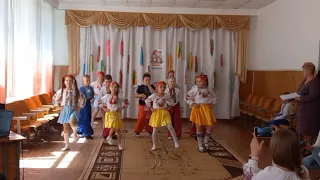 Дитячий український танець "По дорозі жук-жук"