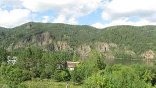 Вид из окна поезда - Река Енисей. Дивные горы (Дивногорск, Красноярский край)