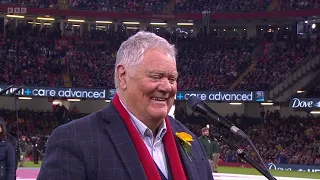 Singing with Max Boyce at the 6 Nations - Wales v France