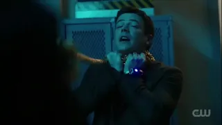 The Flash 8x07 Barry Helps Gold Face