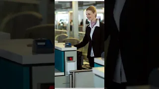 Как взвесить чемодан в аэропорту и не платить за перевес #shorts