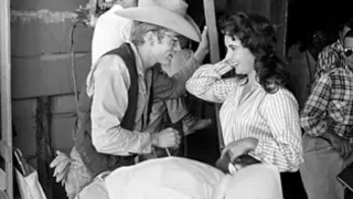 James Dean & Elizabeth Taylor- Kiss