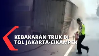 Truk Bermuatan Gula Terbakar di Tol Japek, Diduga Berawal dari Pecah Ban