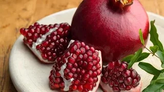 How to clean a pomegranate in 5 seconds. How to clean a pomegranate quickly.