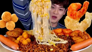 ASMR 꾸덕꾸덕 짜장라면위에 다양한토핑 군만두 크림새우 미니감자볼 먹방! Black Bean Noodles With Cream Shrimp Fried Potato MuKBang