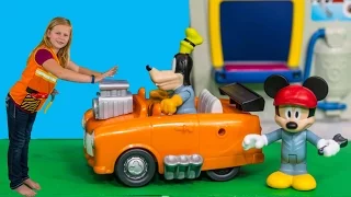 ASSISTANT Fixes Mickey and the Roadster Racers Car for Goofy