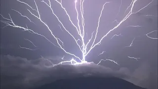 10 Incredible Lightning Strikes Caught on Camera