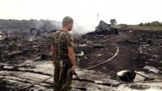 Збитий літак на Сході України: пошуки винних
