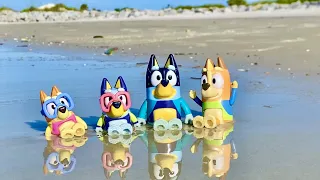 Bingo & Bluey beach adventure - toy pretend play