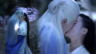 The emperor kissed Feng Jiu forcefully, and Feng Jiu was suffocated by the kiss