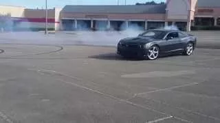 Funny Chevy Camaro SS first burnout 🤣🤣🤣