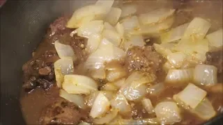 HOW TO COOK CHANNEL~ Delicious Smothered Liver And Onions Recipe: How to Make Liver Onions & Gravy