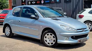 2008 (08) Peugeot 206 Look 1.4 3Dr in Moonstone Silver. 57k Miles. 10 Services. 2 Owners. £2000