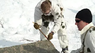 Sky Soldiers Build Arctic Survival Shelters with the Italian Army