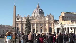 Benedetto XVI, i fedeli in Piazza San Pietro [DIRETTA]