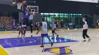 FINAL MOMENTS OF LAKERS SCRIMMAGE IN TODAYS PRACTICE