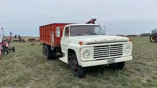 1976 Ford 600 Grain Truck