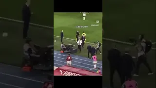 Allegri come un pazzo inveisce contro la terna arbitrale mentre cambiaso se la ride 🤣🤣