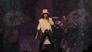 Alice Cooper - School’s Out (LIVE at the Queen Elizabeth Theatre)