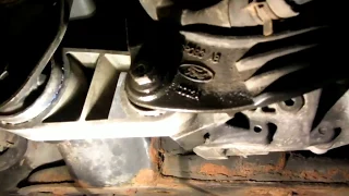 Замена нижней опоры (подушки) двигателя на Форд Мондео 3.