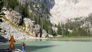 Hikers run into a grizzly bear (less than 15 feet away)