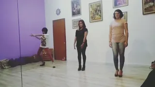 Aula de improviso stiletto,  com professora Alessandra Ryoko.