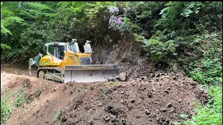 Liebherr 746 dere yatağının götürdüğü yolu tekrar yapıyoruz #heavyequipment #bulldozer #liebherr