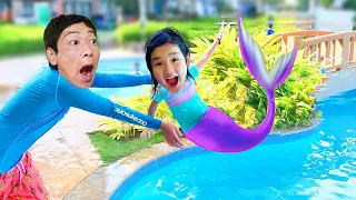 人魚のみのちゃんとパパがプールであそぶ！＊寸劇　Mino pretend mermeid in pool　こたみのチャンネル