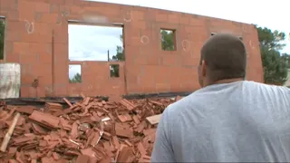 Leur maison n'est qu'un chantier qui s'écroule...