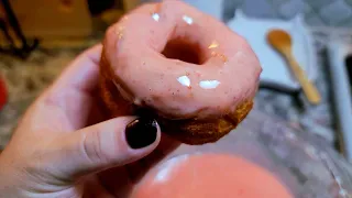 How to make donuts at home QUICK! Strawberry Icing #recipe