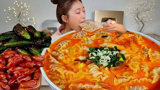 ASMR 뜨~끈한 김치만둣국 한그릇 리얼먹방 :) Kimchi dumpling soup, Red pepper kimchi, Sausages MUKBANG