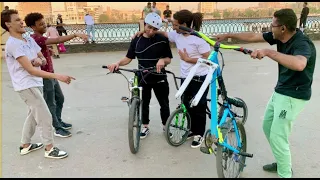 ‏ شباب￼ يحقدو على صديقهم في موهبة الدراجات عشان محترف 😱