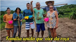 a felicidade de VIVER NA ROÇA e da roça//FAMÍLIA  unida nas tarefas do sítio