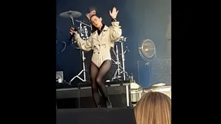 YELLE -  extraits PEINE DE MORT & ... & ROMEO - Les Vieilles Charrues -  Carhaix - 18 07 2021