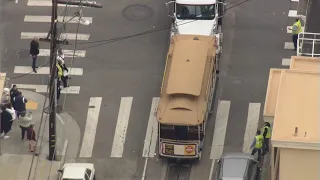 7 injured after San Francisco cable car abruptly stops to avoid hitting car, fire official says