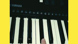 Как играть на пианино песню Клава Кока-Покинула чат. (ОДНИМ ПАЛЬЦЕМ)(ЛЕГКО! Для самоучек. ) Быстро!!