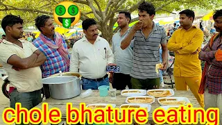 दो प्लेट छोले भटूरे खाओ ₹500 ले जाओ। street food chole bhature eating challenging video. Puri eating