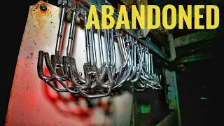 Abandoned PIG SLAUGHTERHOUSE | Like being in a HORROR Movie 😞😞