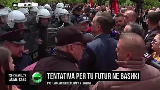 Top Channel/ Opozita dhe protestuesit kërkon hapjen e gardhit metalik, përpiqet të largoj policinë