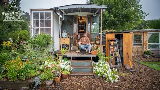 Amazing Wagon Tiny House! Couple rebuild it and homestead in NZ