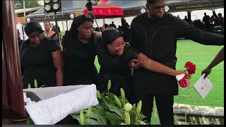 Sad moment 💔Late Wofa K K’s wife can’t hold her tears 😭😢 as she pays her last respects to him😢