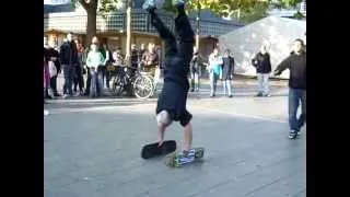 Breakdance und Skateboard Tricks auf dem Kurfürstendamm Berlin