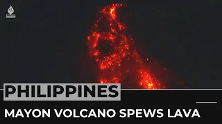 Philippines volcano: Thousands flee homes as Mayon spews lava