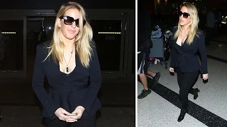 Ellie Goulding Feeling Sexy While Displaying Cleavage At LAX