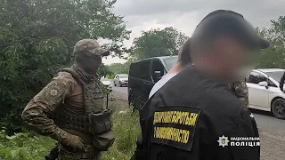 Правоохоронці затримали групу молодих людей, які займалися розповсюдженням наркотиків на Одещині