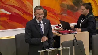 Österreichs Innenminister Kickl übersteht Misstrauensanträge
