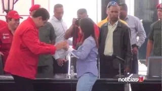 Nicolás Maduro y Cilia Flores bailan salsa en las afueras de Miraflores